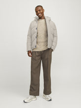 Φόρτωση εικόνας στο εργαλείο προβολής Συλλογής, ΜΠΟΥΦΑΝ PUFFER ΜΕ ΡΥΘΜΙΖΟΜΕΝΗ ΚΟΥΚΟΥΛΑ ΚΑΙ ΤΣΕΠΕΣ ΣΤΟ ΠΛΑΙ ΚΑΝΟΝΙΚΗ ΓΡΑΜΜΗ