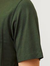 Φόρτωση εικόνας στο εργαλείο προβολής Συλλογής, JACK&JONES T-SHIRT ΚΟΝΤΟΜΑΝΙΚΟ ΜΕ ΛΑΙΜΟΚΟΨΗ ΚΑΙ ΣΤΑΜΠΑ ΜΕ ΤΟ LOGO ΕΜΠΡΟΣ ΚΑΝΟΝΙΚΗ ΕΦΑΡΜΟΓΗ