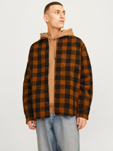 Φόρτωση εικόνας στο εργαλείο προβολής Συλλογής, OVERSHIRT ΚΑΡΟ ΜΕ ΚΟΥΜΠΙΑ,RELAXED FIT