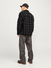 Φόρτωση εικόνας στο εργαλείο προβολής Συλλογής, OVERSHIRT ΚΑΡΟ ΜΕ ΚΟΥΜΠΙΑ,RELAXED FIT