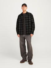 Φόρτωση εικόνας στο εργαλείο προβολής Συλλογής, OVERSHIRT ΚΑΡΟ ΜΕ ΚΟΥΜΠΙΑ,RELAXED FIT