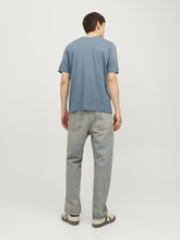 Φόρτωση εικόνας στο εργαλείο προβολής Συλλογής, JACK&JONES T-SHIRT ΚΟΝΤΟΜΑΝΙΚΟ ΜΕ ΛΑΙΜΟΚΟΨΗ ΚΑΙ ΣΤΑΜΠΑ ΜΕ ΤΟ LOGO ΕΜΠΡΟΣ ΚΑΝΟΝΙΚΗ ΕΦΑΡΜΟΓΗ