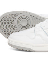 Φόρτωση εικόνας στο εργαλείο προβολής Συλλογής, ΥΠΟΔΗΜΑ SNEAKER ΔΕΡΜΑΤΙΝΟ, ΜΕ ΛΕΠΤΟΜΕΡΕΙΕΣ ΣΤΟ ΠΛΑΙ ΚΑΙ ΤΟ LOGO ΤΟΥ BRAND ΣΤΗΝ ΓΛΩΣΣΑ