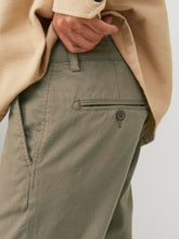 Φόρτωση εικόνας στο εργαλείο προβολής Συλλογής, ΠΑΝΤΕΛΟΝΙ CHINOS , ΜΕ ΠΛΑΓΙΕΣ ΤΣΕΠΕΣ ΚΑΙ ΜΙΚΡΟΣΧΕΔΙΟ , SLIM FIT