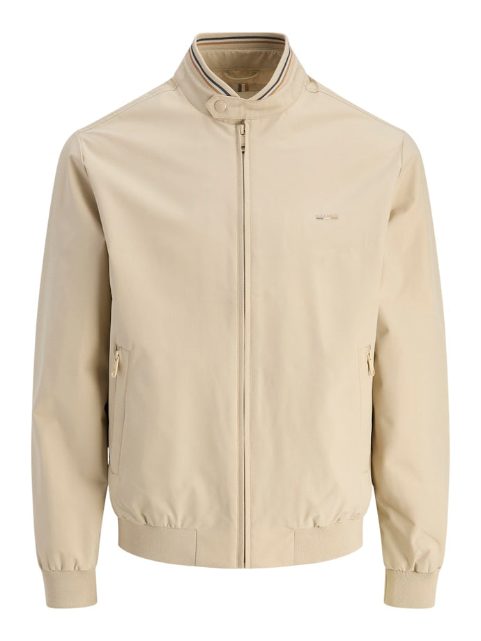 BOMBER JACKET ME ΛΑΣΤΙΧΟ ΣΤΗ ΜΕΣΗ ΚΑΙ ΦΕΡΜΟΥΑΡ ΣΤΙΣ ΤΣΕΠΕΣ