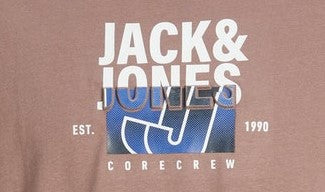 Τ-SHIRT , ΜΕ ΣΤΡΟΓΓΥΛΗ ΛΑΙΜΟΚΟΨΗ ,100% ΒΑΜΒΑΚΙ , ΜΕ ΤΟ LOGO ΤΟΥ BRAND ΕΜΠΡΟΣ , RELAXED FIT