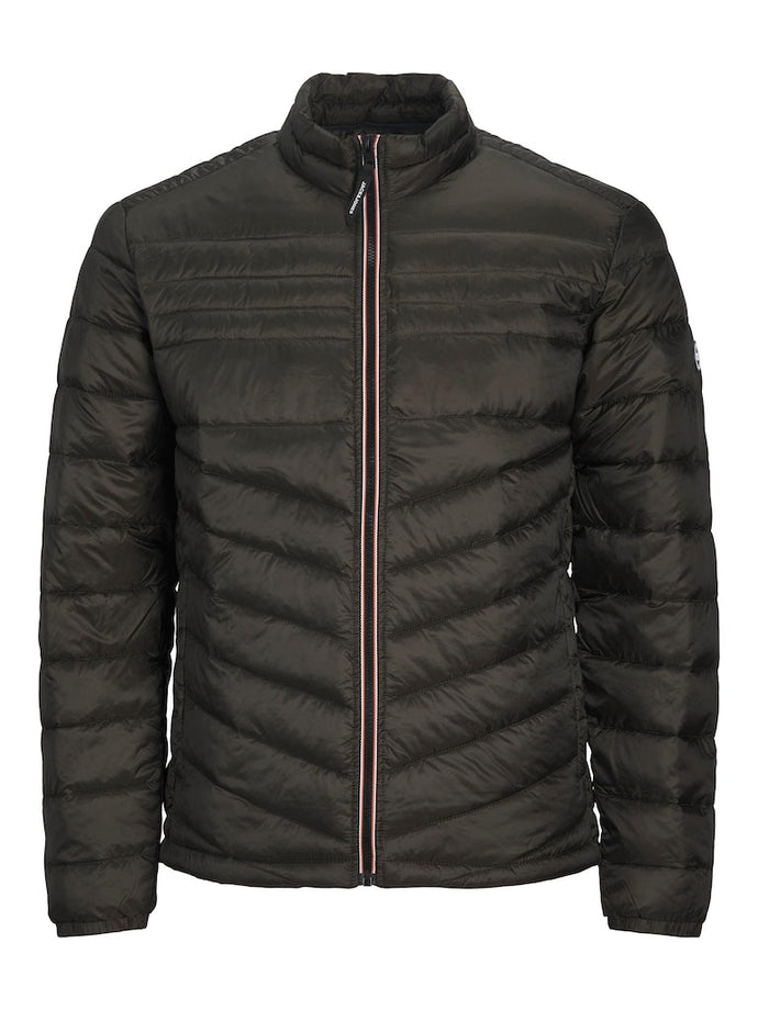 ΜΠΟΥΦΑΝ PUFFER ,ΜΟΝΟΧΡΩΜΟ , ΜΕ ΤΟ LOGO ΤΟΥ BRAND ΣΤΟ ΜΑΝΙΚΙ ,REGULAR FIT