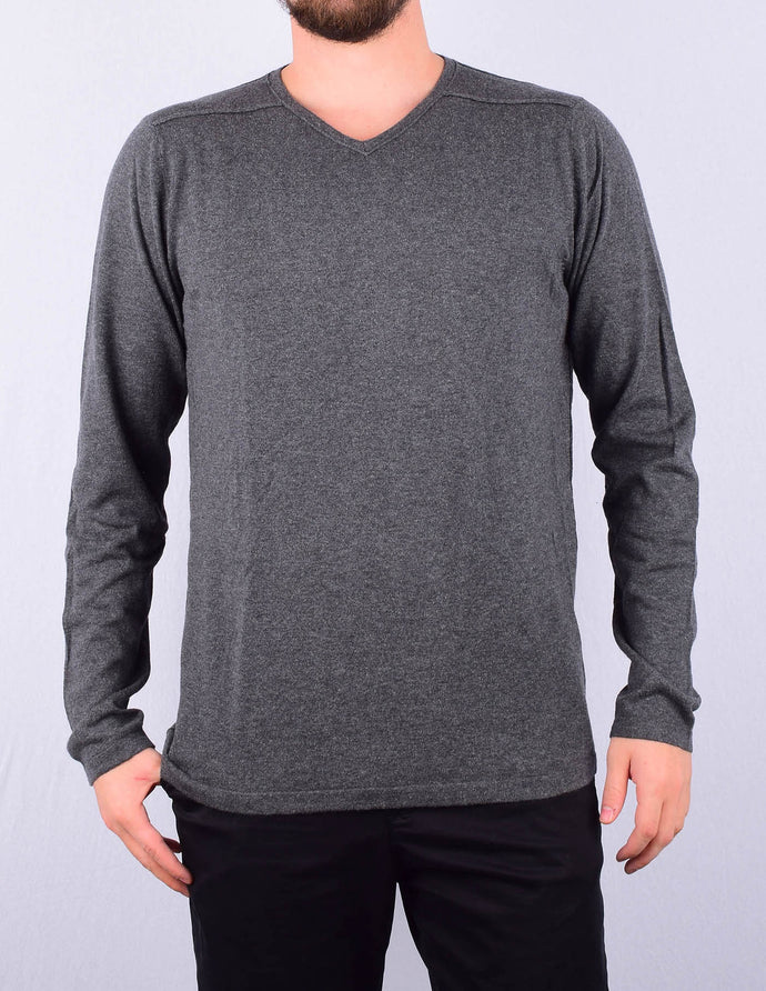 ΠΛΕΚΤΟ ΜΕ V ΛΑΙΜΟΚΟΨΗ REGULAR FIT